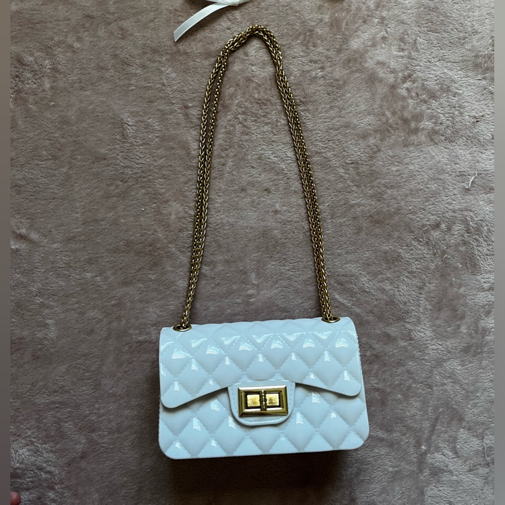 White/ Gold chain Hand Bag🤍